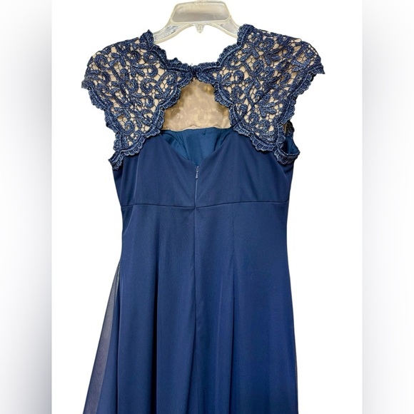 Alex Evenings Women's Long Cap Sleeve Side Ruched Gown - Picture 7 of 8